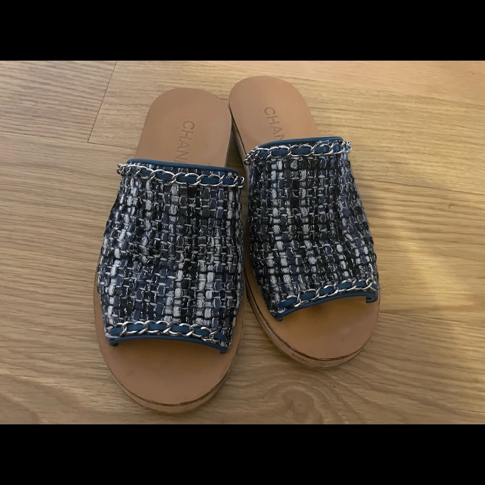 CHANEL | Chanel chain link tweed pattern slides size 7